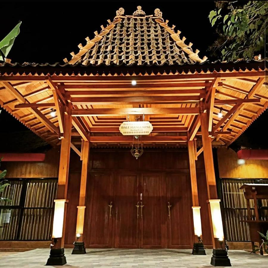 Kampung Lawasan Heritage Cottage Maguwo Esterno foto