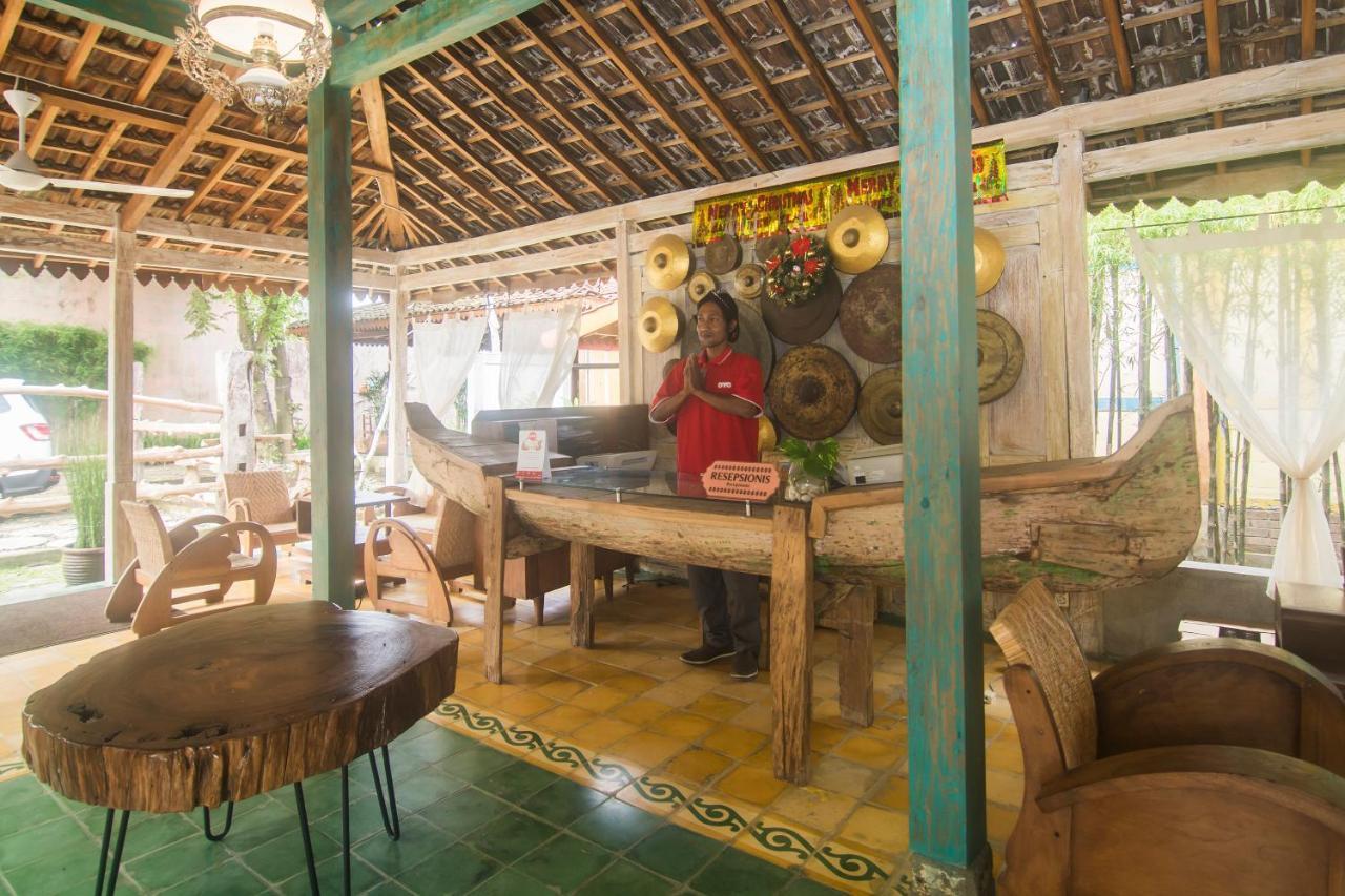 Kampung Lawasan Heritage Cottage Maguwo Esterno foto