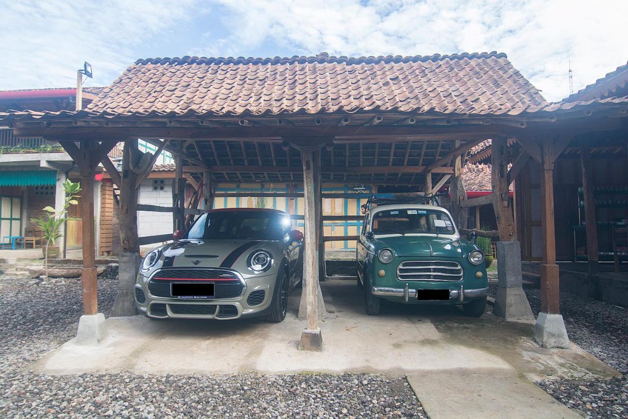 Kampung Lawasan Heritage Cottage Maguwo Esterno foto
