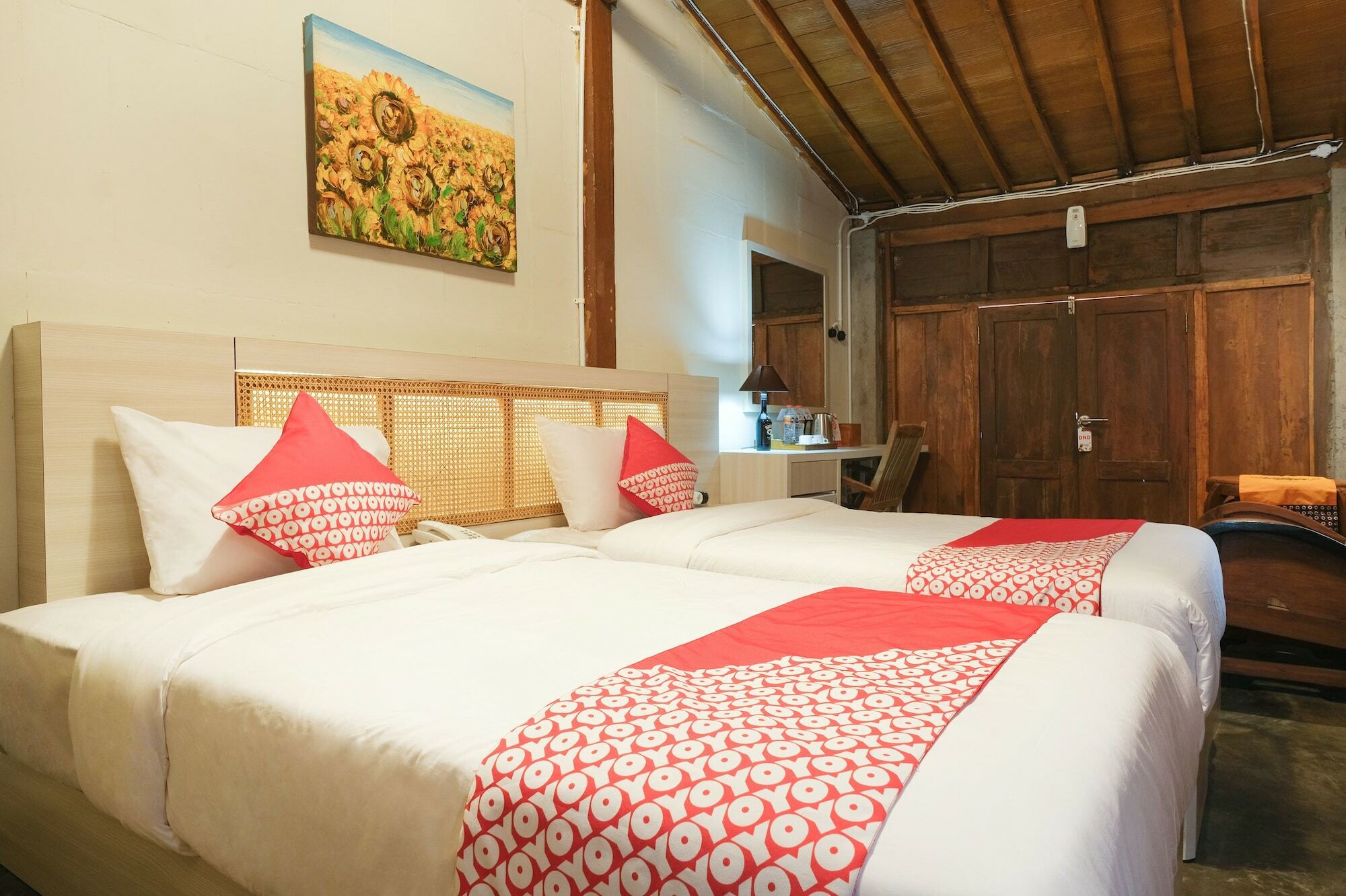 Kampung Lawasan Heritage Cottage Maguwo Esterno foto