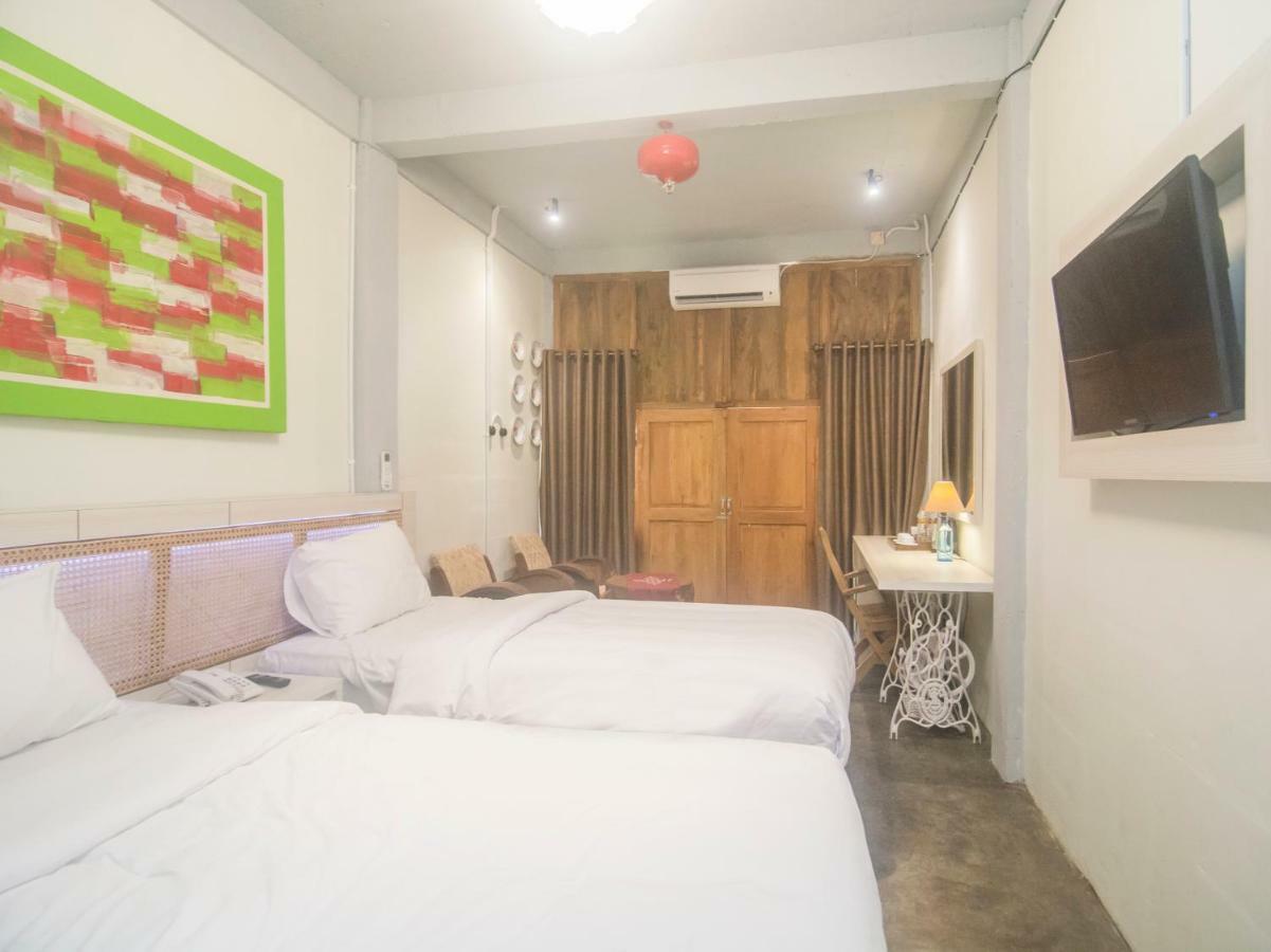 Kampung Lawasan Heritage Cottage Maguwo Esterno foto