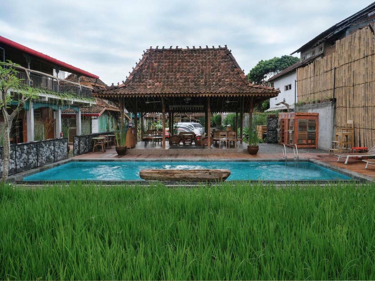 Kampung Lawasan Heritage Cottage Maguwo Esterno foto