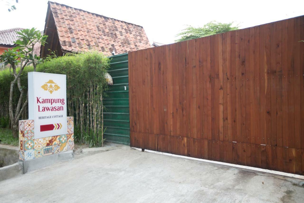 Kampung Lawasan Heritage Cottage Maguwo Esterno foto
