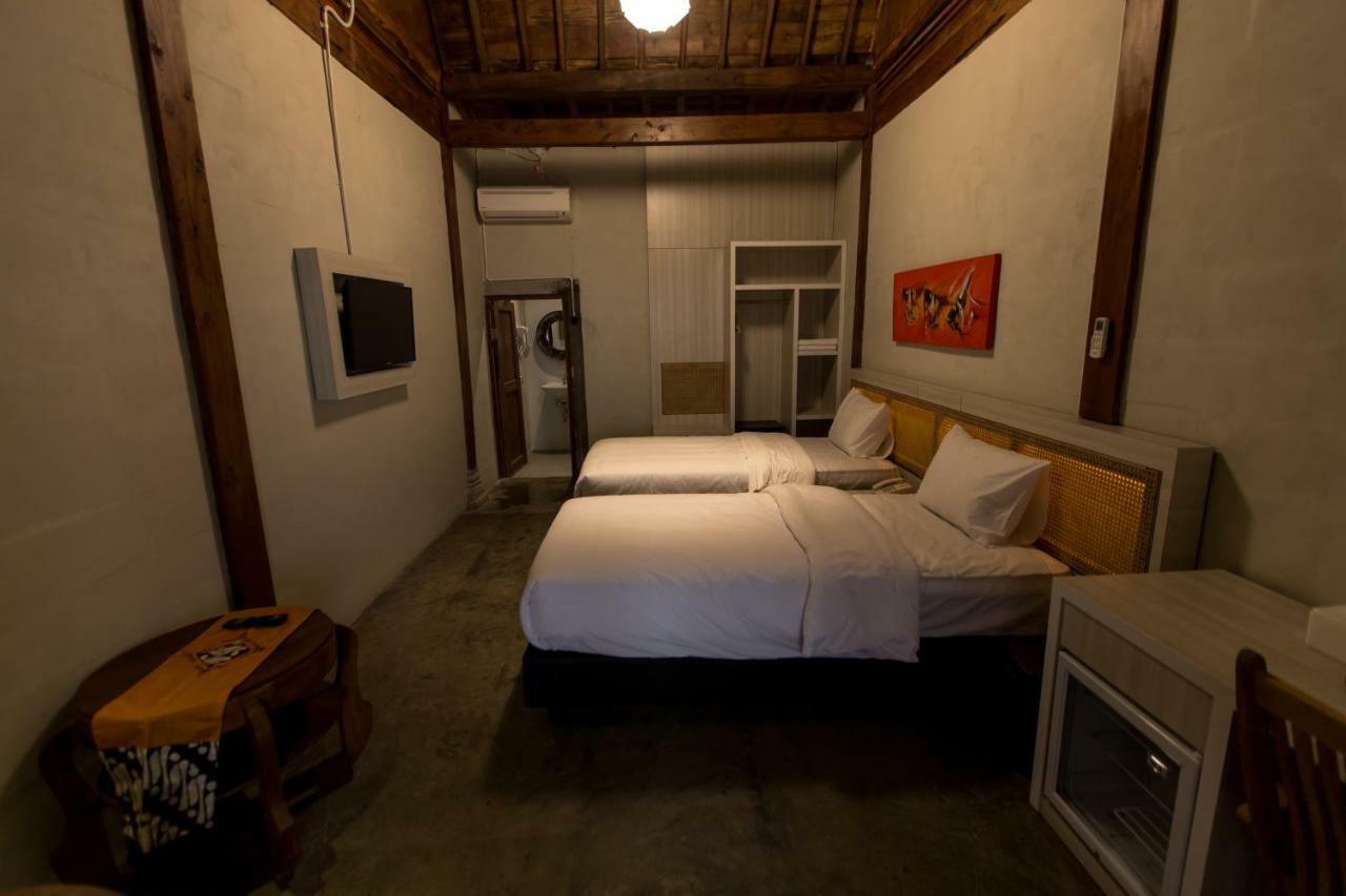 Kampung Lawasan Heritage Cottage Maguwo Esterno foto