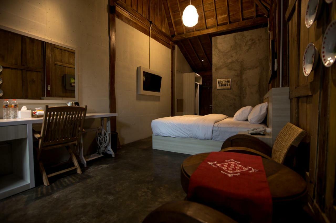 Kampung Lawasan Heritage Cottage Maguwo Esterno foto